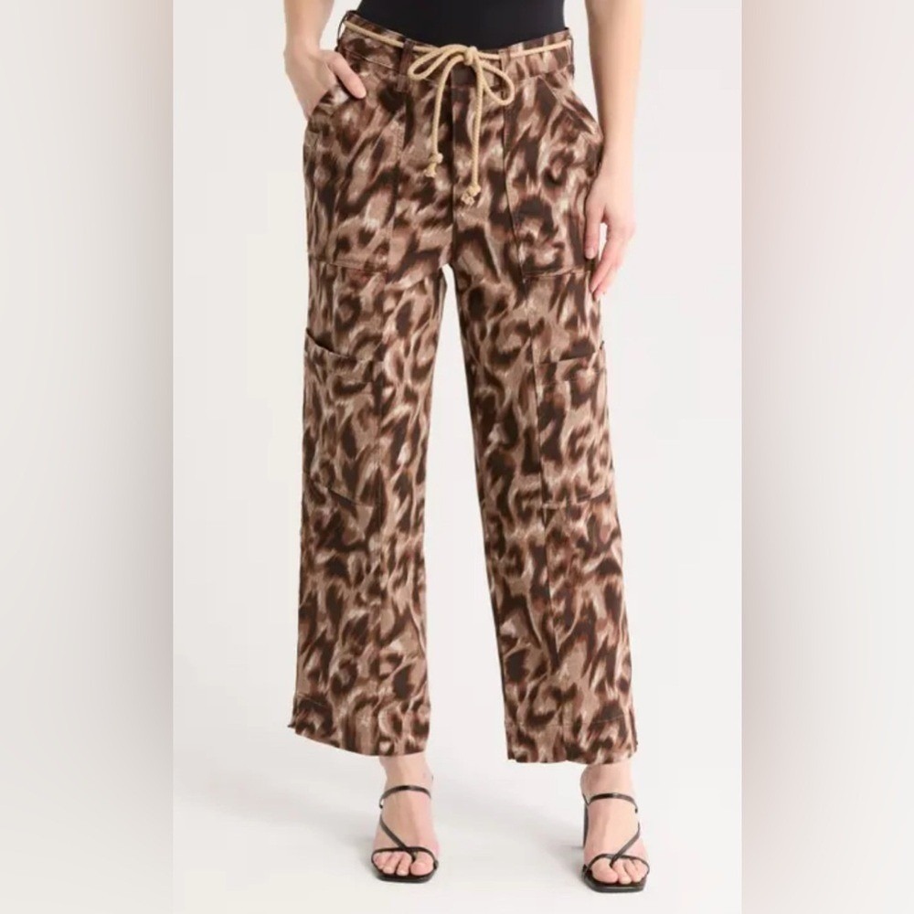 NWT Democracy Skyrise Cargo Pants Leopard Print Size 2